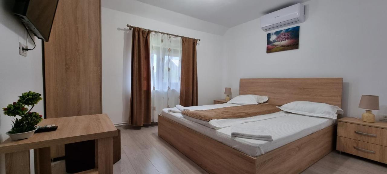 Cusali Pensiune Topolovatu Mare Bagian luar foto