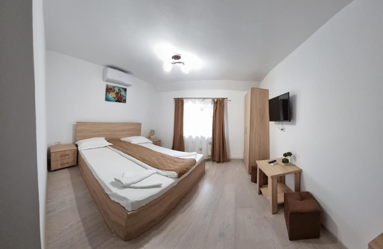 Cusali Pensiune Topolovatu Mare Bagian luar foto